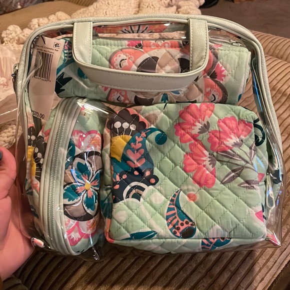 NWT Vera Bradley iconic 4 piece cosmetic set - Picture 2 of 5